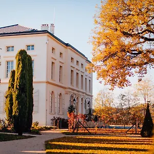 chateau-de-longpre.midi-pyreneeshotels.com/